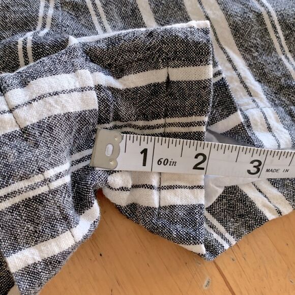 Cupcakes and Cashmere Monterey Stripe Paperbag Waist Shorts Size Small - Picture 9 of 12